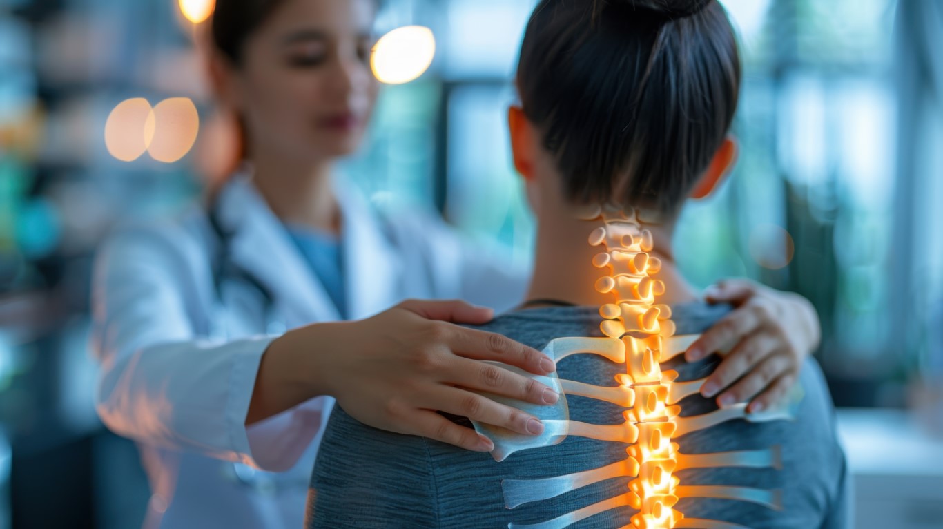 Manualna terapia kręgosłupa piersiowego – napięcie mięśni i przeciążenia odcinka piersiowego